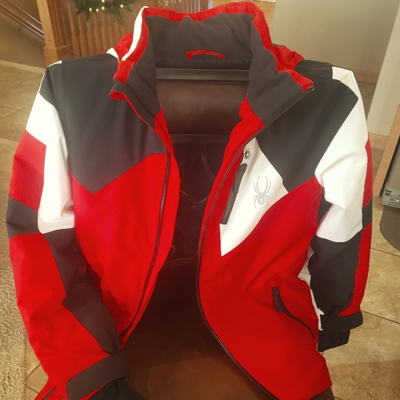 Spyder Other - Spyder boys size 14 Ski Jacket red +, like new.